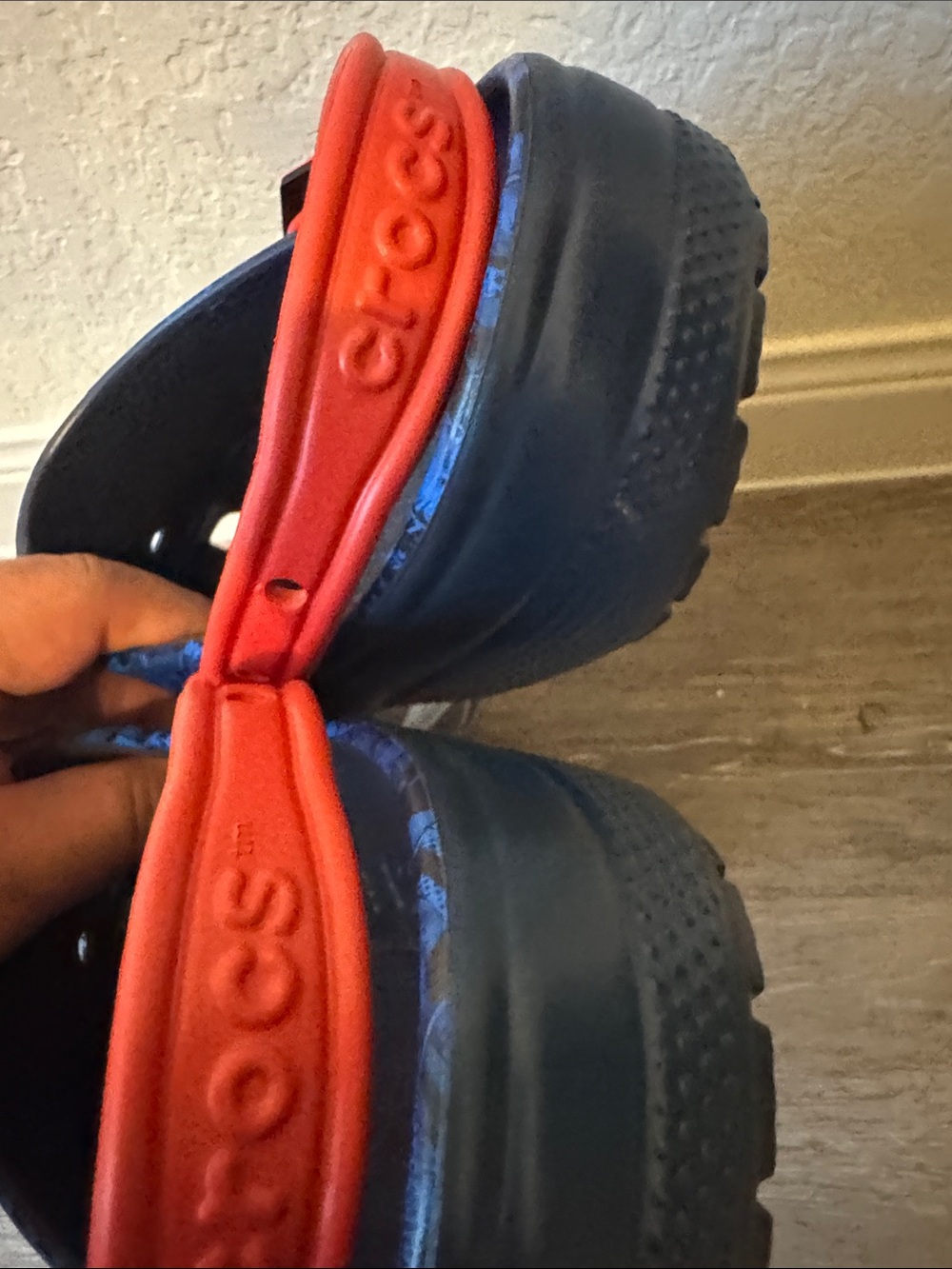 CROCS Blue Superman Clog with Red Strap new authentic - Picture 4 of 6
